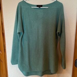 Charter Club Women's Cashmere Shirttail length sweater.